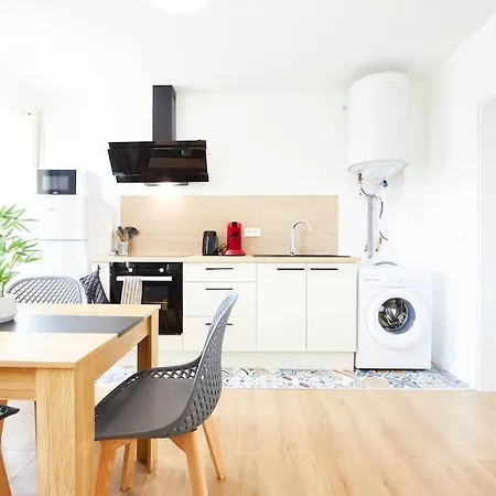 Rb-2d - F2 Au 2ème étage à De 1 à 3 Pers